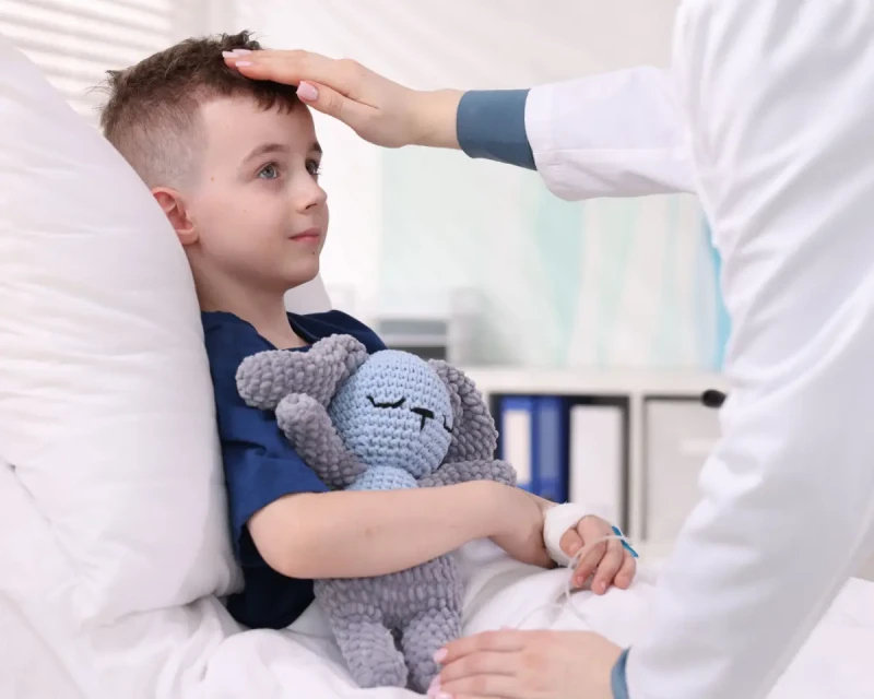 В Госдуме хотят разрешить родителям лежать вместе с детьми до 7 лет в больнице бесплатно