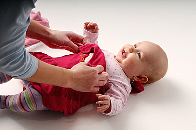 Как переодеть малыша