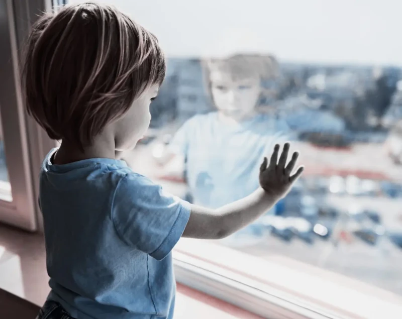 Окно и дети: инструкция, как не допустить трагедии