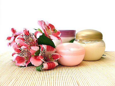 Косметика по уходу за кожей после зимы