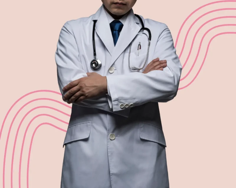 Минздрав запретил детским врачам в поликлиниках пахнуть луком и сигаретами