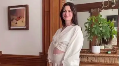 43-летняя Энн Хэтэуэй ждет третьего ребенка