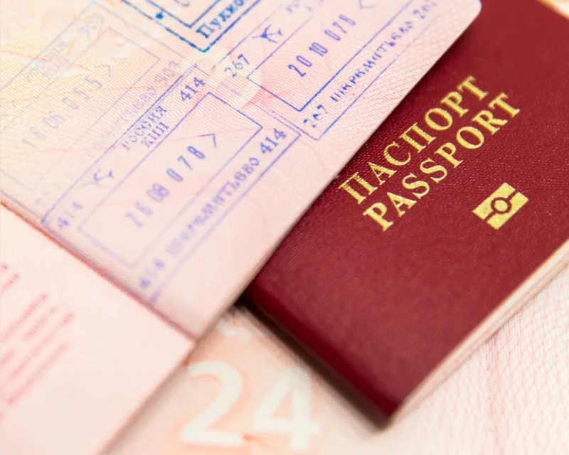 Детей перестанут вписывать в загранпаспорта родителей