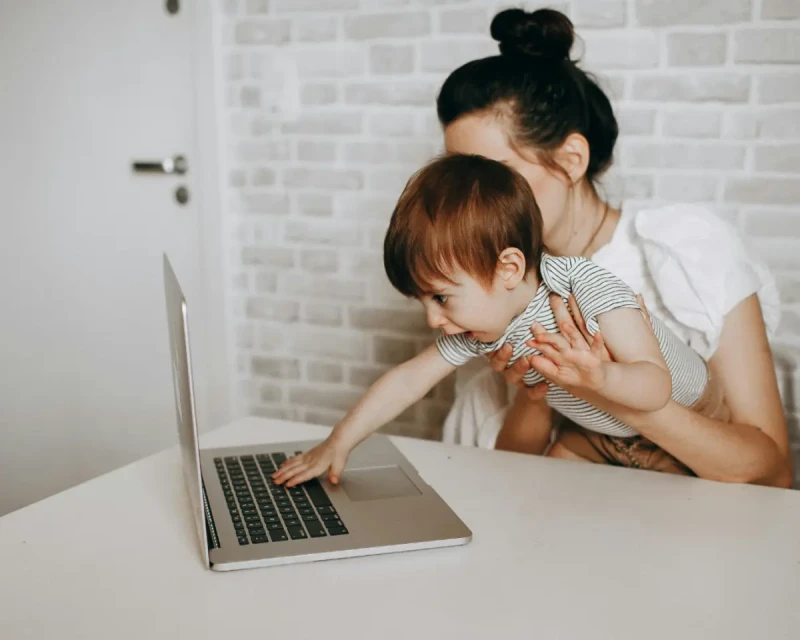 В Кремле хотят создать единый сайт с правильным детским контентом