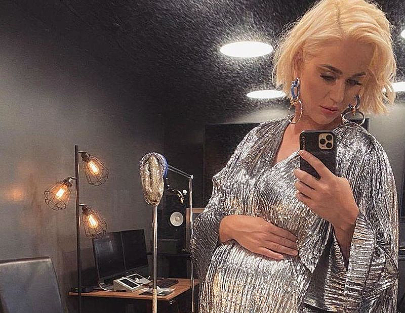 Беременная Кэти Перри станцевала для мужа