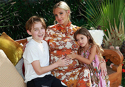 Эшли Симпсон готовится стать мамой в третий раз