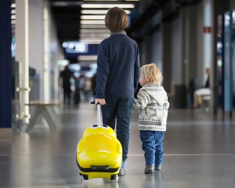 В российских аэропортах могут появиться отдельные стойки для семей с детьми