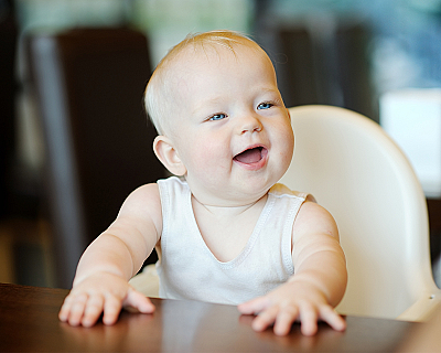 Ребёнок 11 месяцев: во что с ним играть и как развивать