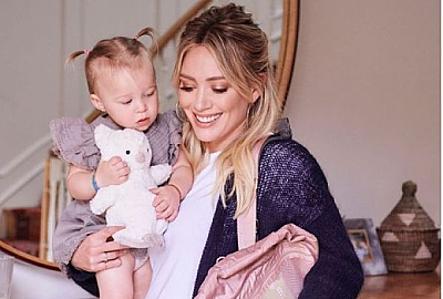 Экстремальная яркость: беременная Хилари Дафф сменила цвет волос