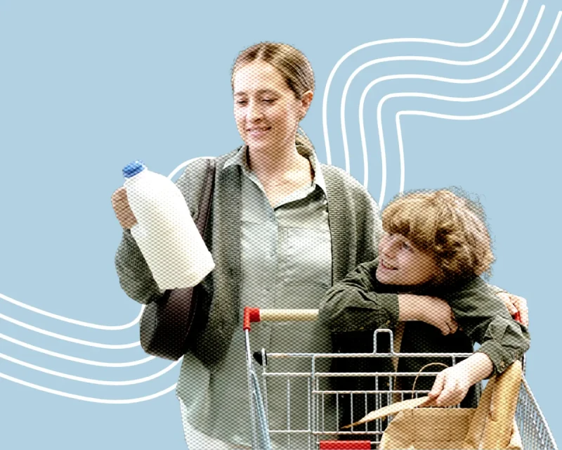 Родители в России впервые стали чаще покупать полезные снеки детям