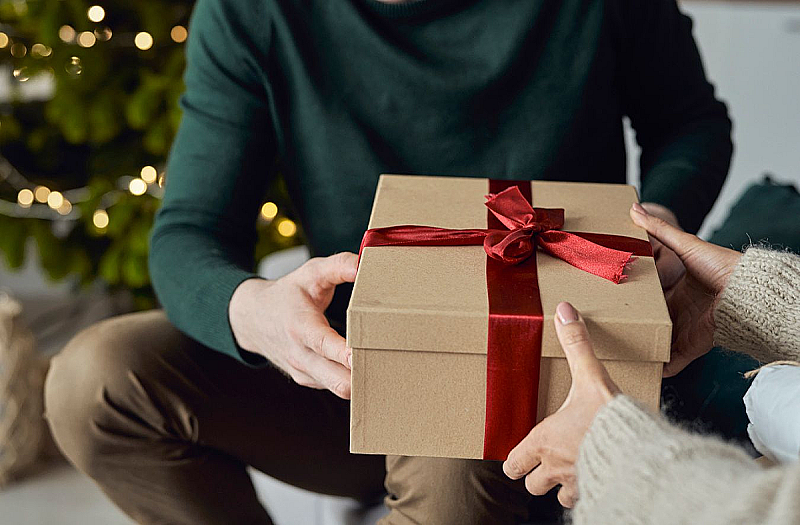 От мультизарядки до LEGO: 7 идей новогодних подарков мужчине