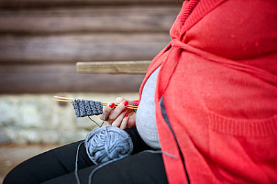 Можно ли вязать и вышивать во время беременности?