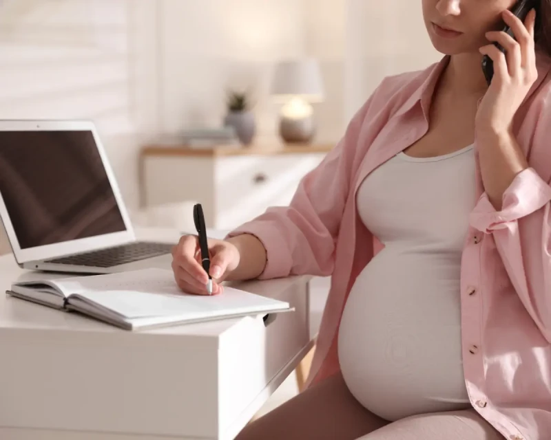 Глава Минтруда призвал отправлять беременных на удалёнку