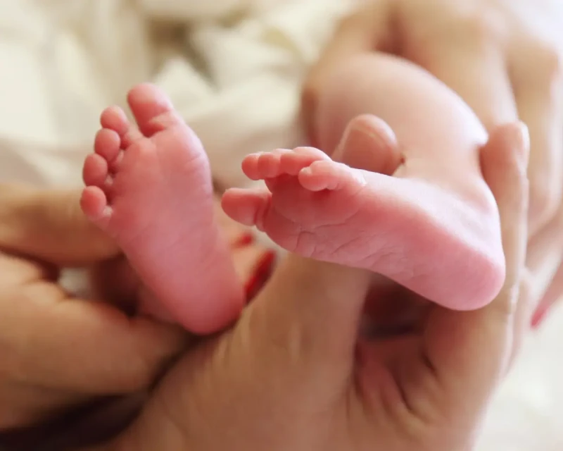 За последние 12 лет рождаемость среди молодых женщин в России упала почти на треть