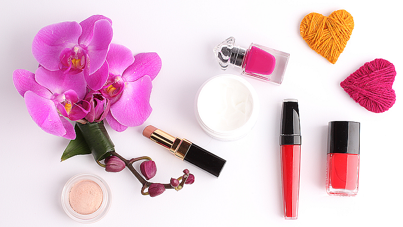 Декоративная косметика и парфюмерия