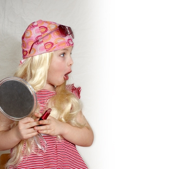 Можно ли девочкам пользоваться декоративной косметикой? 1